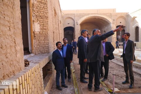بازدید میدانی استاندار یزد از بازار سنتی و گارگاهای مهم مرمتی بافت تاریخی یزد ؛ دستور تسریع در مرمت پروژه‌های اولویت‌دار