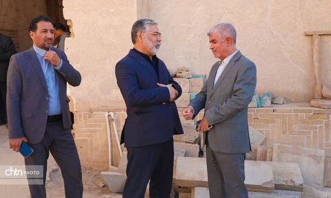 بازدید میدانی استاندار یزد از بازار سنتی و گارگاهای مهم مرمتی بافت تاریخی یزد ؛ دستور تسریع در مرمت پروژه‌های اولویت‌دار