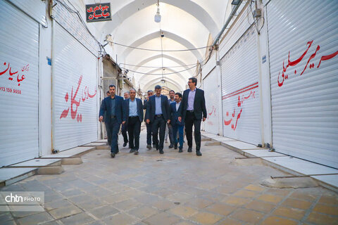 بازدید میدانی استاندار یزد از بازار سنتی و گارگاهای مهم مرمتی بافت تاریخی یزد ؛ دستور تسریع در مرمت پروژه‌های اولویت‌دار