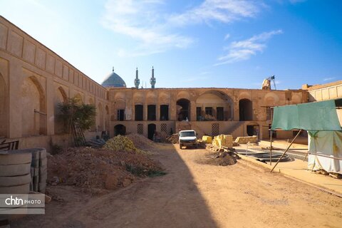 بازدید میدانی استاندار یزد از بازار سنتی و گارگاهای مهم مرمتی بافت تاریخی یزد ؛ دستور تسریع در مرمت پروژه‌های اولویت‌دار