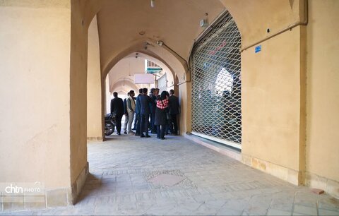 بازدید میدانی استاندار یزد از بازار سنتی و گارگاهای مهم مرمتی بافت تاریخی یزد ؛ دستور تسریع در مرمت پروژه‌های اولویت‌دار