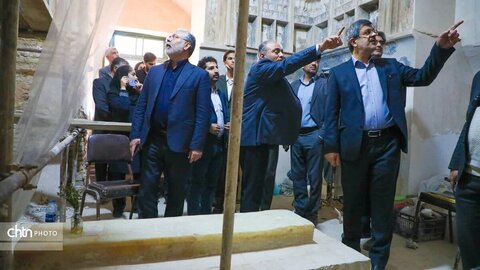 بازدید میدانی استاندار یزد از بازار سنتی و گارگاهای مهم مرمتی بافت تاریخی یزد ؛ دستور تسریع در مرمت پروژه‌های اولویت‌دار