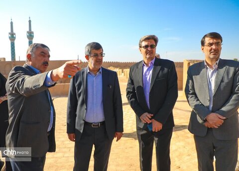 بازدید میدانی استاندار یزد از بازار سنتی و گارگاهای مهم مرمتی بافت تاریخی یزد ؛ دستور تسریع در مرمت پروژه‌های اولویت‌دار