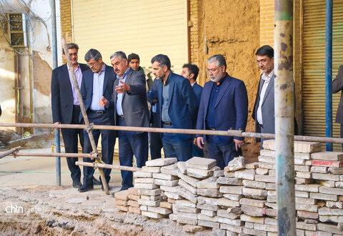 بازدید میدانی استاندار یزد از بازار سنتی و گارگاهای مهم مرمتی بافت تاریخی یزد ؛ دستور تسریع در مرمت پروژه‌های اولویت‌دار