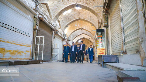 بازدید میدانی استاندار یزد از بازار سنتی و گارگاهای مهم مرمتی بافت تاریخی یزد ؛ دستور تسریع در مرمت پروژه‌های اولویت‌دار