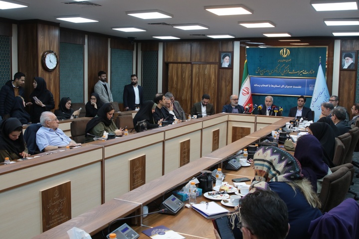 شعار ما پاسخگویی است/ رسانه‌ها حق پرسش‌گری دارند/ به آمار گردشگران پیش از جنگ ۱۲روزه بازگشتیم/ اعتبارات تبصره ۱۵ را برای کارگاه‌های کوچک به کار می‌گیریم/ هدف ما گفت‌وگومحوری در دیپلماسی فرهنگی و تقویت پیوند ملت‌هاست