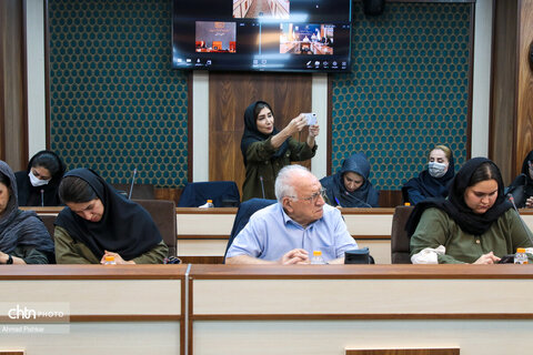 نشست خبری برخط مدیران کل استان ها با حضور صالحی امیری