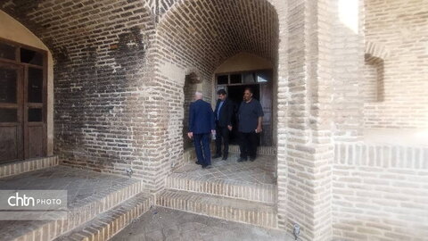 بازدید مدیرعامل صندوق احیاء از بناهای تاریخی استان قم