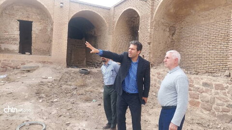 بازدید مدیرعامل صندوق احیاء از بناهای تاریخی استان قم