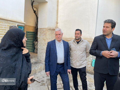 بازدید مدیرعامل صندوق احیاء از بناهای تاریخی استان قم
