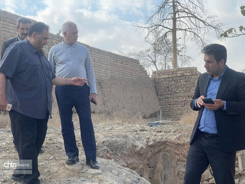 بازدید مدیرعامل صندوق احیاء از بناهای تاریخی استان قم