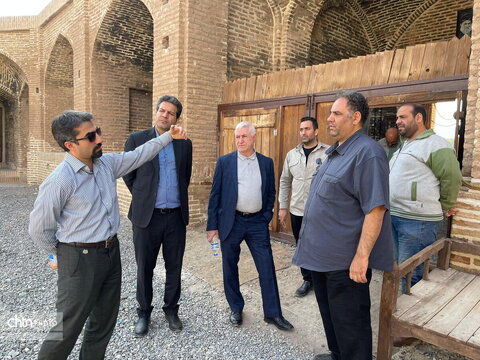 بازدید مدیرعامل صندوق احیاء از بناهای تاریخی استان قم