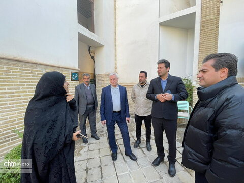 بازدید مدیرعامل صندوق احیاء از بناهای تاریخی استان قم