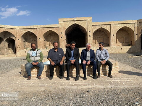 بازدید مدیرعامل صندوق احیاء از بناهای تاریخی استان قم