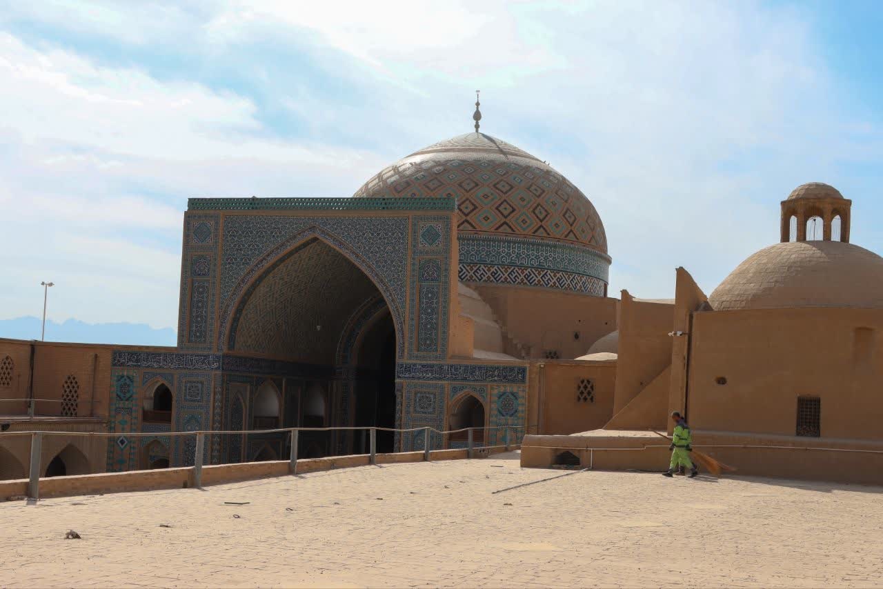 پاک‌سازی ناودان‌های بافت تاریخی یزد انجام شد