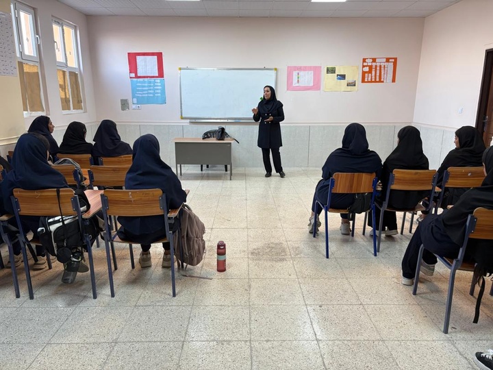 بازدید سرپرست معاونت گردشگری از هنرستان دخترانه شهید زارعی