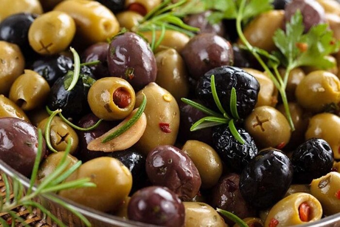 صادرات زیتون از باغهای شهرستان طارم/ بزرگترین تولیدکننده محصول در کشور و قطب تولید این طلای سبز