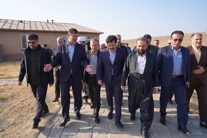 بازدید معاون رئیس جمهور از روستای گردشگری حسنلو نقده