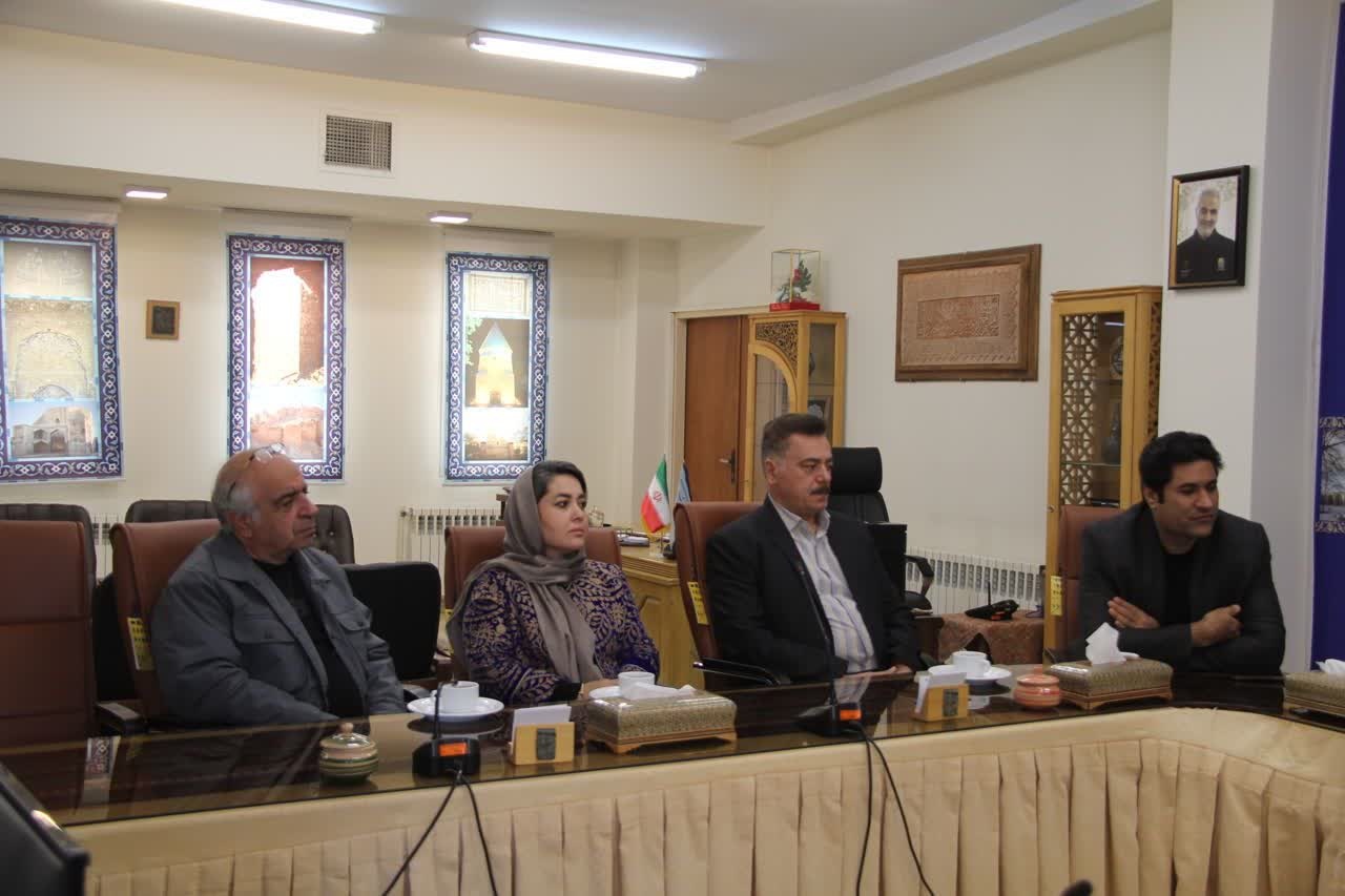 برگزاری نشست سرپرست ادارهکل میراثفرهنگی استان قزوین با اعضای جامعه واحدهای اقامتی/ بررسی چالشها و تقویت همکاریها