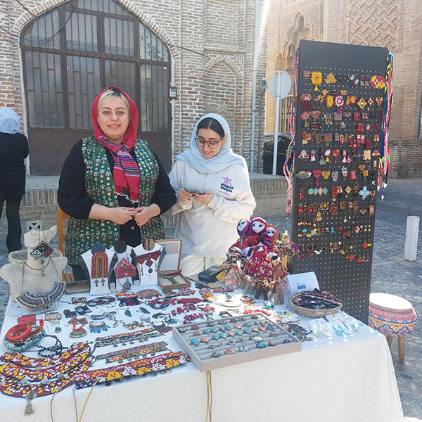 برگزاری پنجشنبهبازار هنری در شهر تاریخی استرآباد(گرگان)