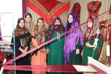 زنجیره کامل ابریشم‌بافی در رازوجرگلان؛ ظرفیت کم‌نظیر خراسان شمالی