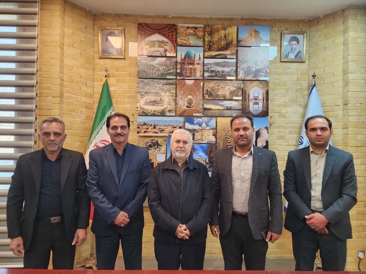 تأکید علی دارابی بر حفظ میراث فرهنگی نوش‌آباد در دیدار شهردار و اعضای شورای شهر