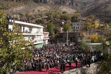 جشن بزرگ شکرانه برداشت انار در پاوه برگزار شد/ حضور چند هزار نفری گردشگران در روستای ساتیاری