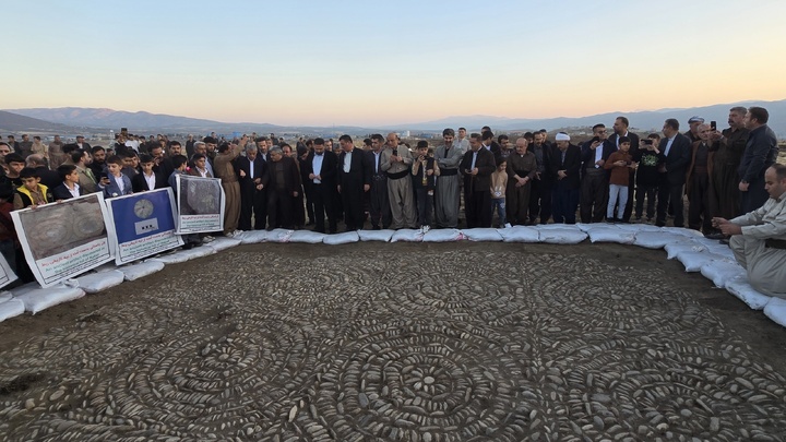 تماشای هنر ۲۷۰۰ ساله؛ سنگ‌فرش‌های دایره‌ای ربط در مرکز توجه/ بازدید باستان‌شناسان از تپه ربط