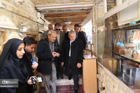 بازدید وزیر میراث‌فرهنگی از اقامتگاه سنتی ایلخانی در شهرستان سلطانیه