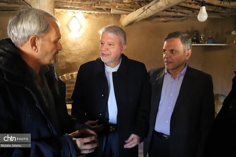 بازدید وزیر میراث‌فرهنگی از اقامتگاه سنتی ایلخانی در شهرستان سلطانیه