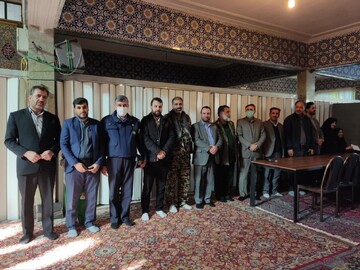 برپایی «میز خدمت» به مناسبت هفته بسیج در شازند با حضور مدیران دستگاه‌های اجرایی