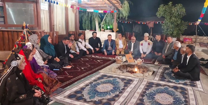 برگزاری آیین شب شعر و شاهنامه‌خوانی در بوم‌گردی «کی‌قباد» دزپارت