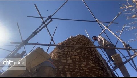 بازدید مدیر کل میراث فرهنگی یزد از کارگاه داوطلبانه مرمت اضطراری برج سنگی تاریخی روستای زارکوییه بهاباد