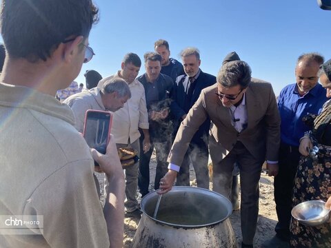 بازدید مدیر کل میراث فرهنگی یزد از کارگاه داوطلبانه مرمت اضطراری برج سنگی تاریخی روستای زارکوییه بهاباد