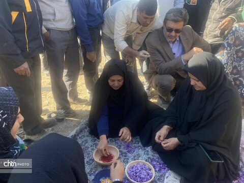 بازدید مدیر کل میراث فرهنگی یزد از کارگاه داوطلبانه مرمت اضطراری برج سنگی تاریخی روستای زارکوییه بهاباد