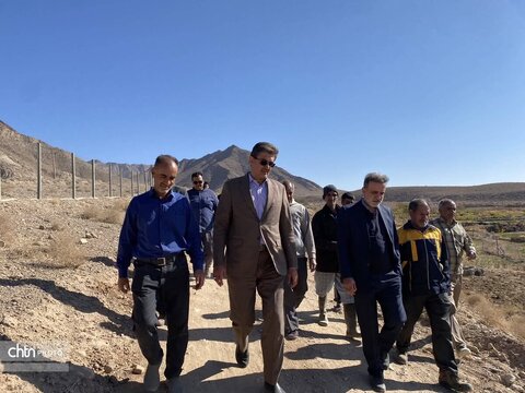 بازدید مدیر کل میراث فرهنگی یزد از کارگاه داوطلبانه مرمت اضطراری برج سنگی تاریخی روستای زارکوییه بهاباد