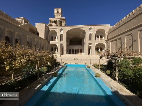 بازدید مدیرعامل صندوق احیا از مجموعه پردیسان ابرکوه