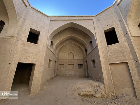 بازدید مدیرعامل صندوق احیا از مجموعه پردیسان ابرکوه