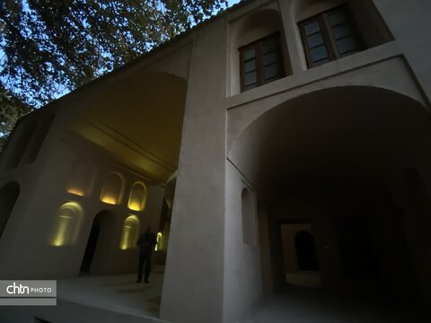 بازدید برزین ضرغامی مدیر عامل صندوق احیا و بهره برداری از اماکن تاریخی و فرهنگی و هیئت همراه از مجموعه میراث جهانی باغ پهلوانپور و سوییت های اقامتی مجموعه