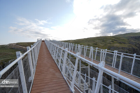 پل معلق ورگه سران؛ جاذبه ای هیجان انگیز در سرعین