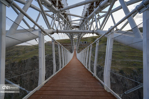 پل معلق ورگه سران؛ جاذبه ای هیجان انگیز در سرعین