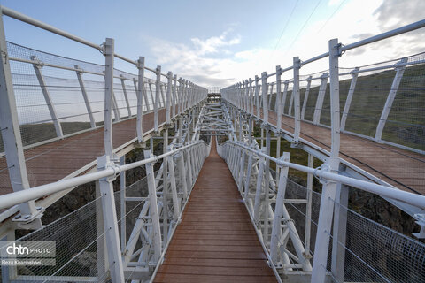 پل معلق ورگه سران؛ جاذبه ای هیجان انگیز در سرعین