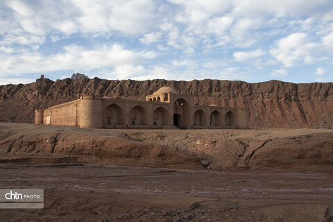 آغاز مرمت کاروانسرای جهانی چاه‌کوران شهرستان راور