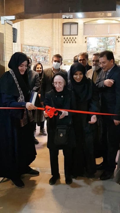 نمایشگاه «راه مدرسه صنایع قدیمه» افتتاح شد/ نمایش آثار نگارگری هنرمندان هنرهای سنتی در دهه‌های اخیر
