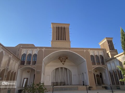 بازدید مدیرعامل صندوق احیا و بهره‌برداری از اماکن تاریخی و فرهنگی کشور  از بناهای تاریخی در شهرستان یزد