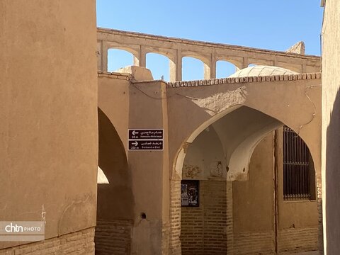 بازدید برزین ضرغامی مدیر عامل صندوق احیا و بهره برداری از اماکن تاریخی و فرهنگی و هیئت همراه از مجموعه چرخاب اردکان