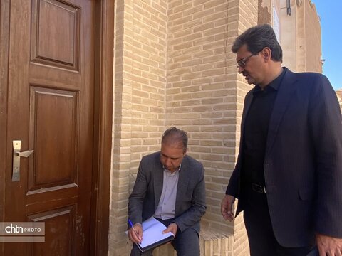 بازدید برزین ضرغامی مدیر عامل صندوق احیا و بهره برداری از اماکن تاریخی و فرهنگی و هیئت همراه از مجموعه چرخاب اردکان