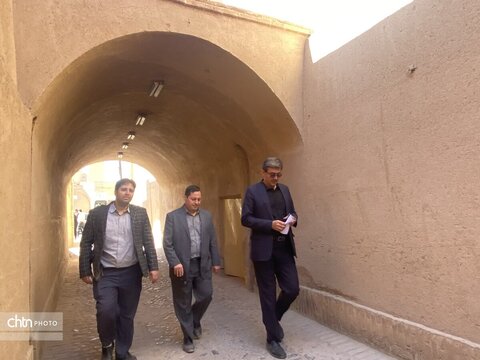 بازدید برزین ضرغامی مدیر عامل صندوق احیا و بهره برداری از اماکن تاریخی و فرهنگی و هیئت همراه از مجموعه چرخاب اردکان