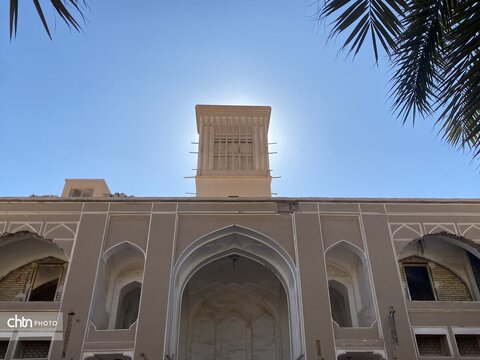 بازدید برزین ضرغامی مدیر عامل صندوق احیا و بهره برداری از اماکن تاریخی و فرهنگی و هیئت همراه از مجموعه چرخاب اردکان