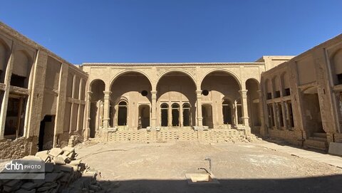 بازدید برزین ضرغامی مدیر عامل صندوق احیا و بهره برداری از اماکن تاریخی و فرهنگی و هیئت همراه از مجموعه چرخاب اردکان